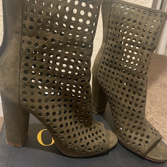 Olive green booties with the peep toe. Good condition. Material is suede. - Picture 3 of 8